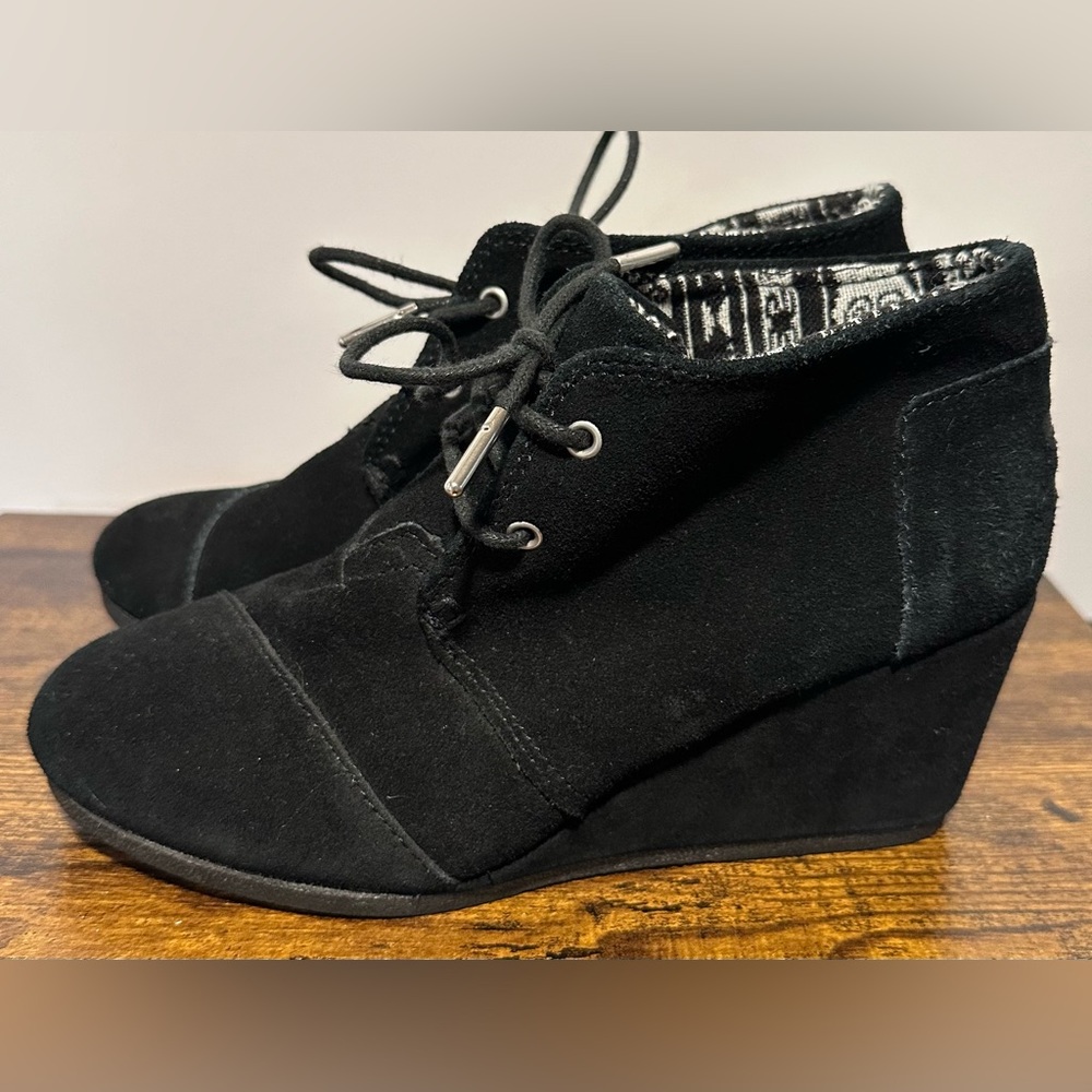 Toms Women’s Black Suede Wedge Booties Size 7.5